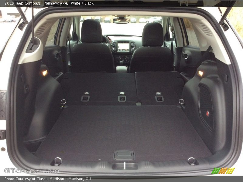  2019 Compass Trailhawk 4x4 Trunk