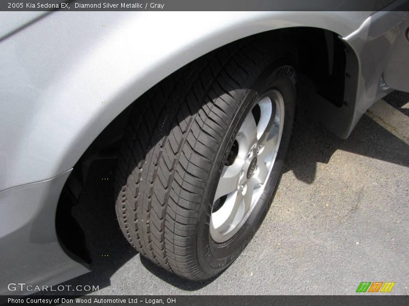 Diamond Silver Metallic / Gray 2005 Kia Sedona EX