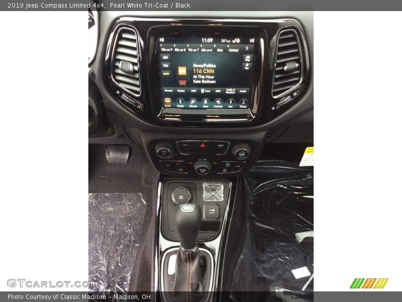 Pearl White Tri–Coat / Black 2019 Jeep Compass Limited 4x4