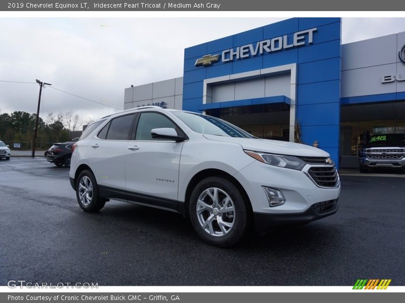 Iridescent Pearl Tricoat / Medium Ash Gray 2019 Chevrolet Equinox LT