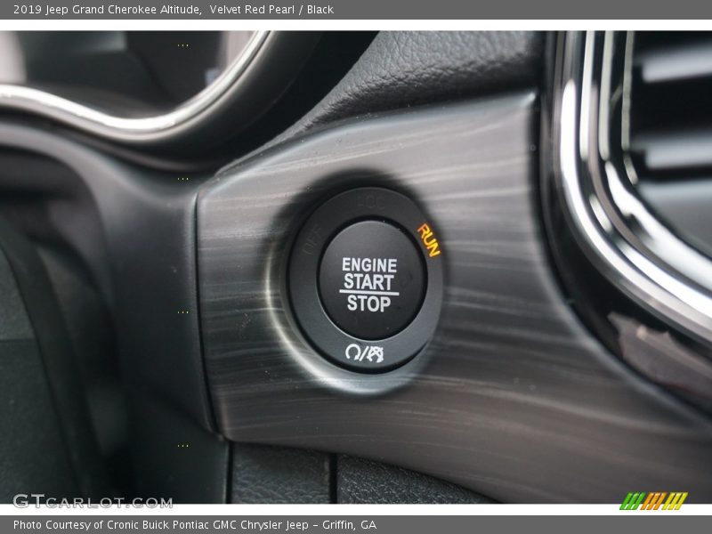 Controls of 2019 Grand Cherokee Altitude