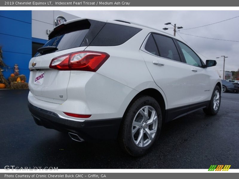 Iridescent Pearl Tricoat / Medium Ash Gray 2019 Chevrolet Equinox LT