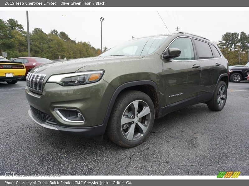 Front 3/4 View of 2019 Cherokee Limited