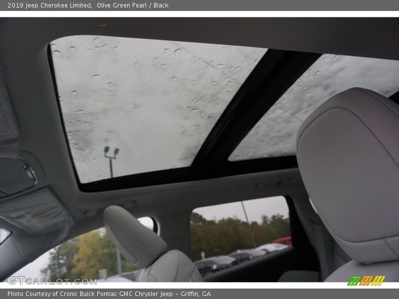 Sunroof of 2019 Cherokee Limited