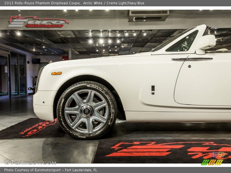 Arctic White / Creme Light/Navy Blue 2013 Rolls-Royce Phantom Drophead Coupe