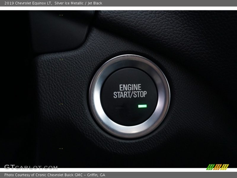 Silver Ice Metallic / Jet Black 2019 Chevrolet Equinox LT