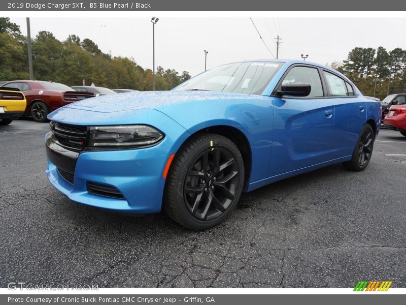 Front 3/4 View of 2019 Charger SXT