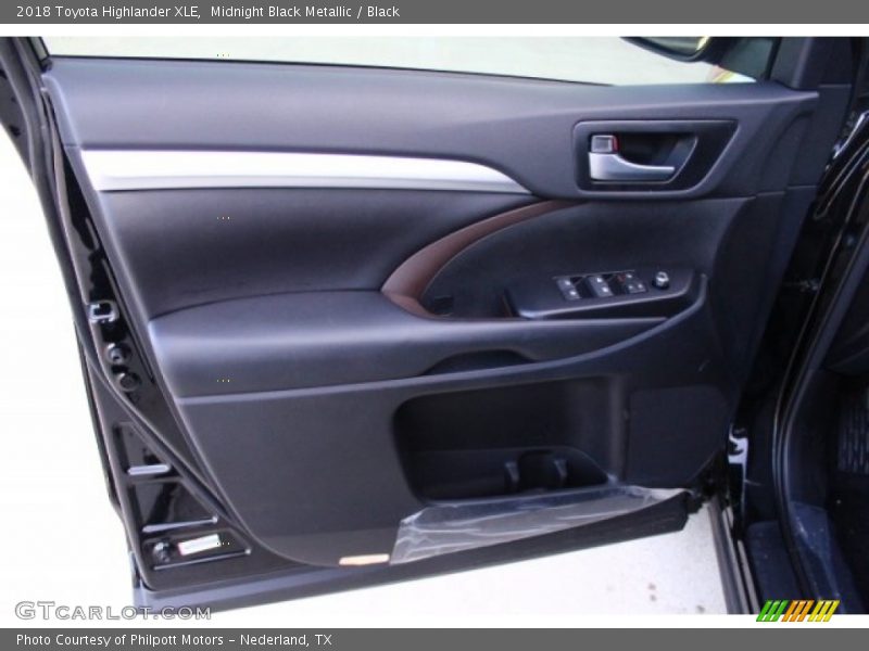 Midnight Black Metallic / Black 2018 Toyota Highlander XLE