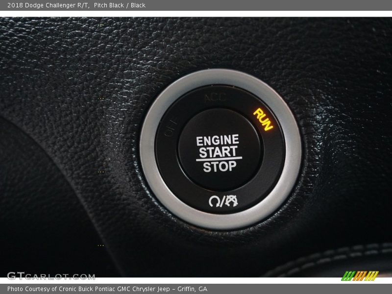 Pitch Black / Black 2018 Dodge Challenger R/T