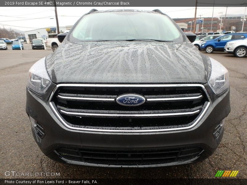 Magnetic / Chromite Gray/Charcoal Black 2019 Ford Escape SE 4WD