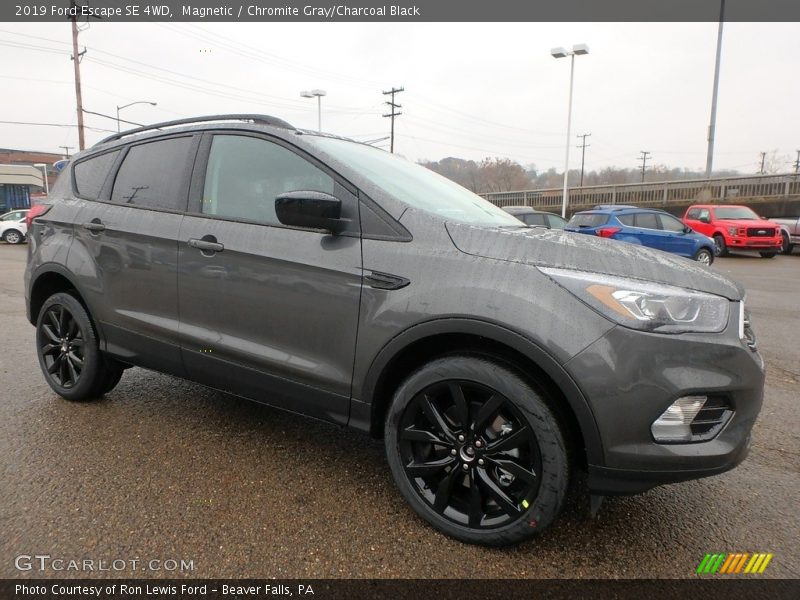 Magnetic / Chromite Gray/Charcoal Black 2019 Ford Escape SE 4WD
