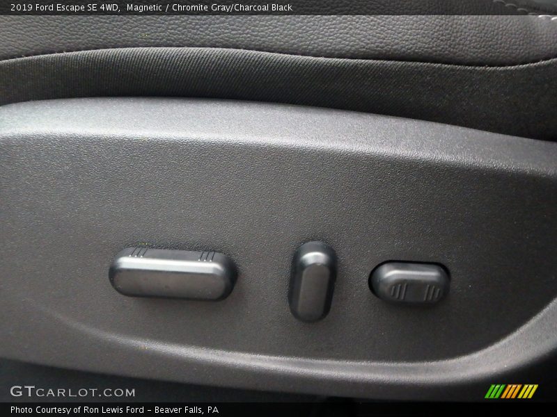 Magnetic / Chromite Gray/Charcoal Black 2019 Ford Escape SE 4WD
