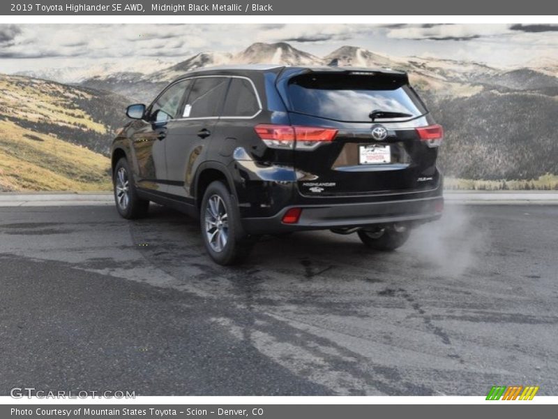 Midnight Black Metallic / Black 2019 Toyota Highlander SE AWD