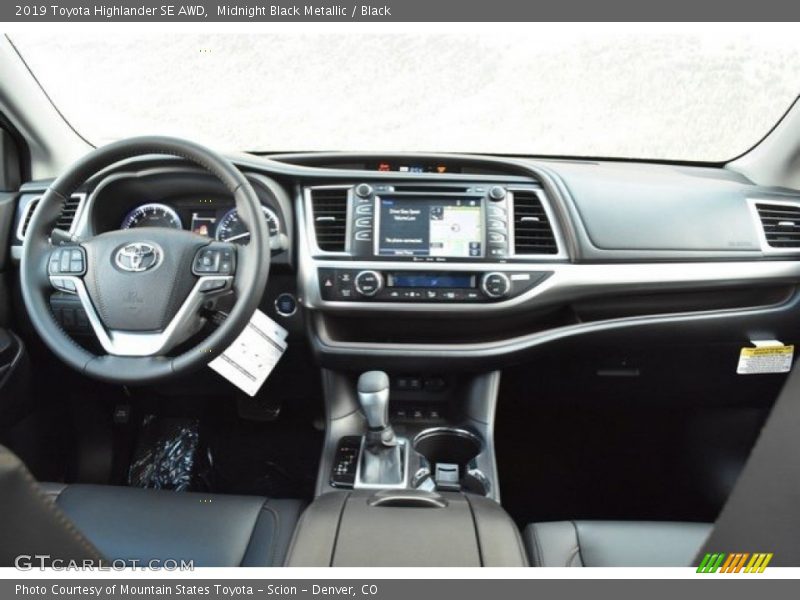 Midnight Black Metallic / Black 2019 Toyota Highlander SE AWD