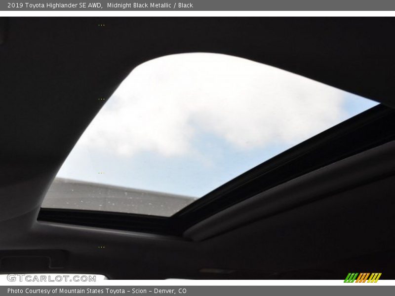 Midnight Black Metallic / Black 2019 Toyota Highlander SE AWD