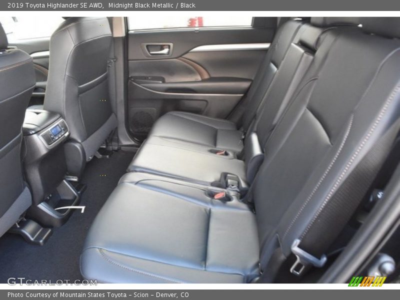 Midnight Black Metallic / Black 2019 Toyota Highlander SE AWD