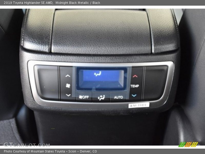 Midnight Black Metallic / Black 2019 Toyota Highlander SE AWD