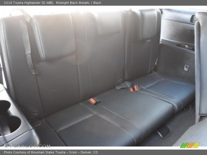 Midnight Black Metallic / Black 2019 Toyota Highlander SE AWD