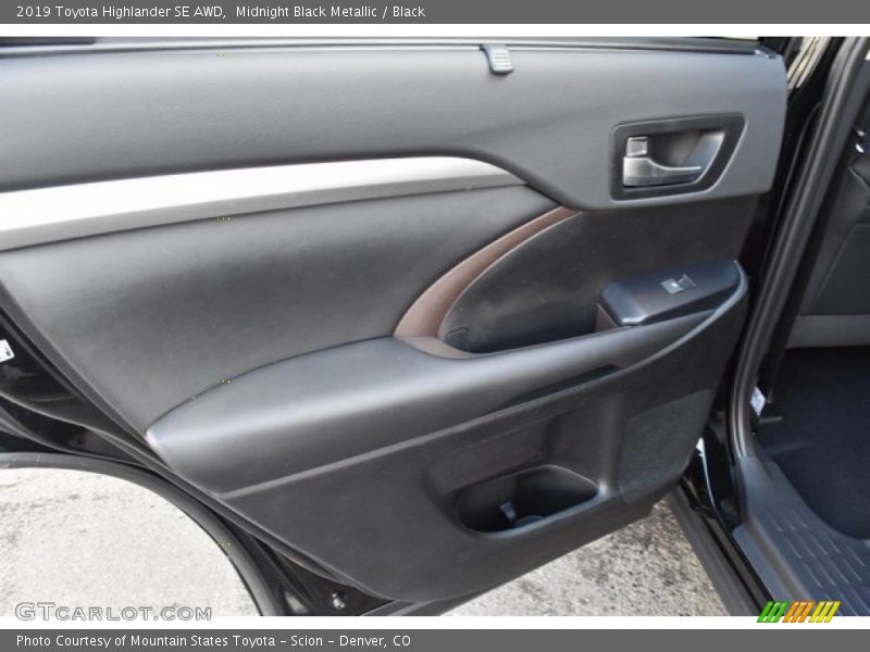 Midnight Black Metallic / Black 2019 Toyota Highlander SE AWD