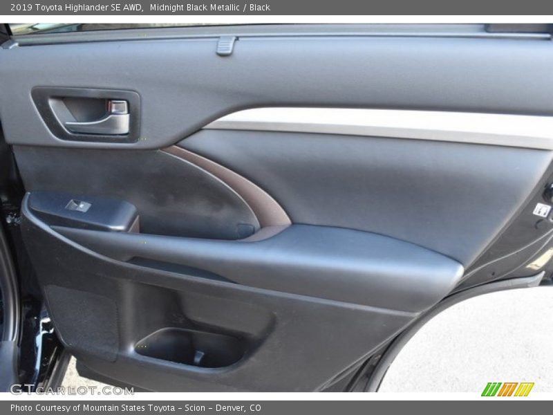 Midnight Black Metallic / Black 2019 Toyota Highlander SE AWD