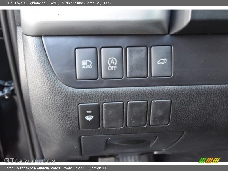 Midnight Black Metallic / Black 2019 Toyota Highlander SE AWD