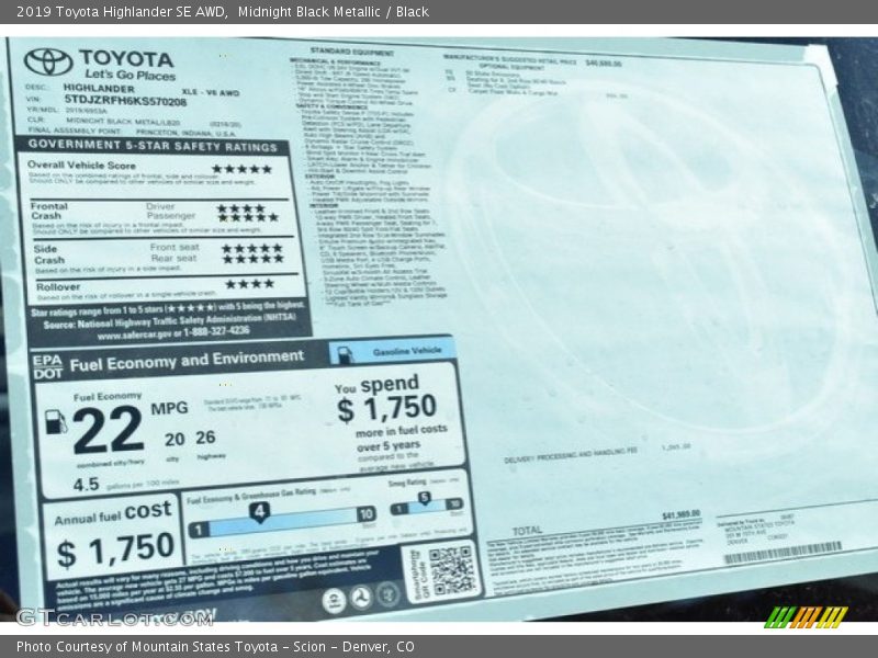 Midnight Black Metallic / Black 2019 Toyota Highlander SE AWD