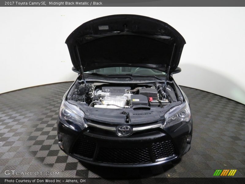 Midnight Black Metallic / Black 2017 Toyota Camry SE