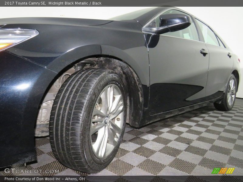 Midnight Black Metallic / Black 2017 Toyota Camry SE