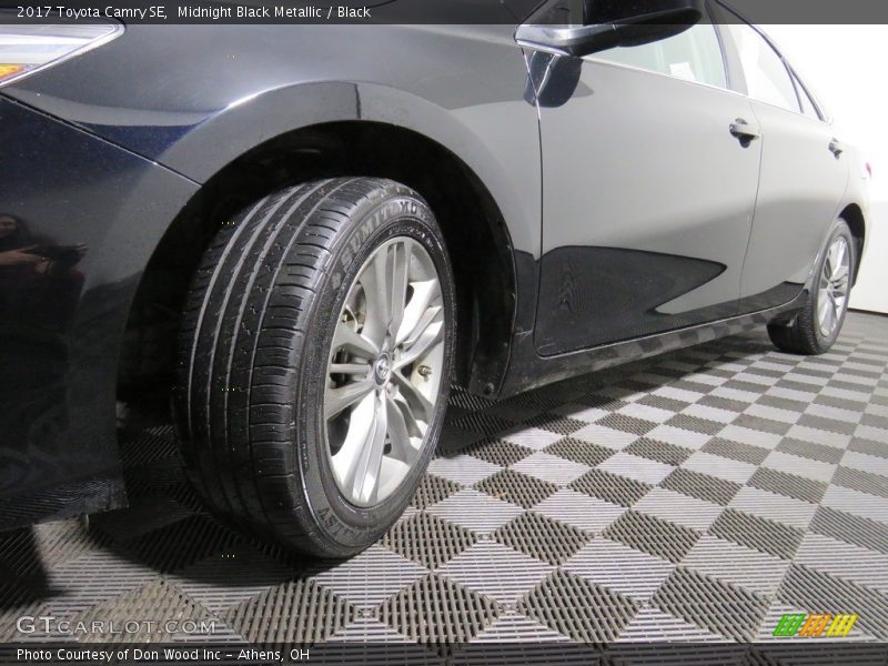 Midnight Black Metallic / Black 2017 Toyota Camry SE