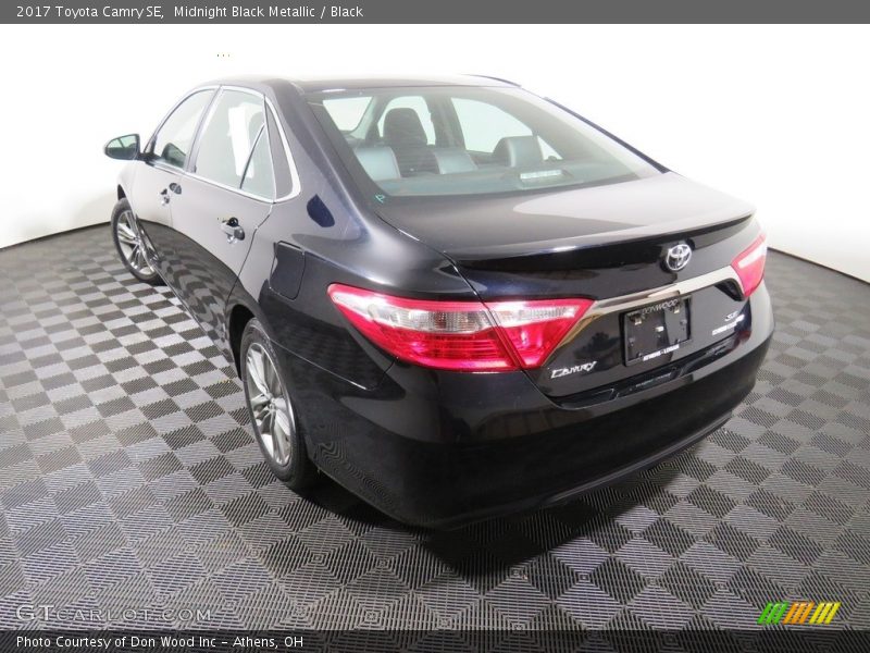 Midnight Black Metallic / Black 2017 Toyota Camry SE