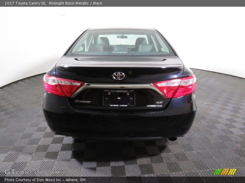 Midnight Black Metallic / Black 2017 Toyota Camry SE