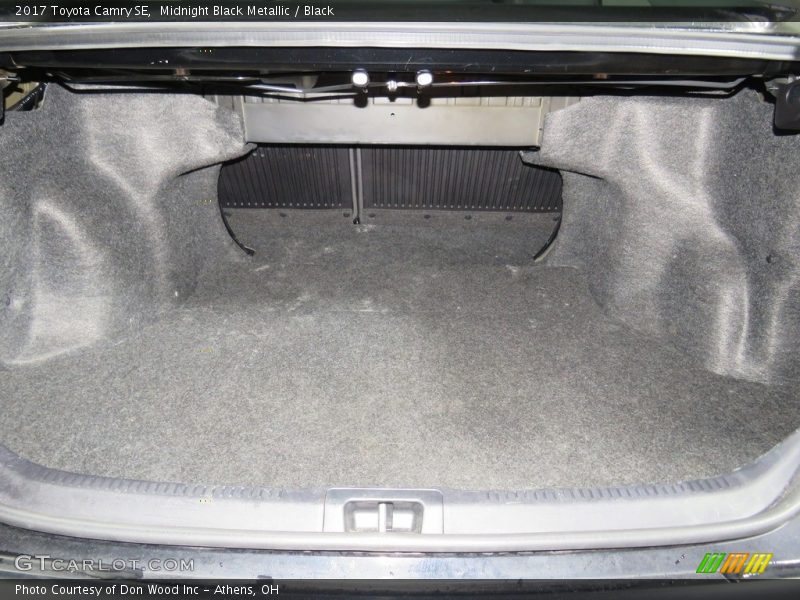Midnight Black Metallic / Black 2017 Toyota Camry SE