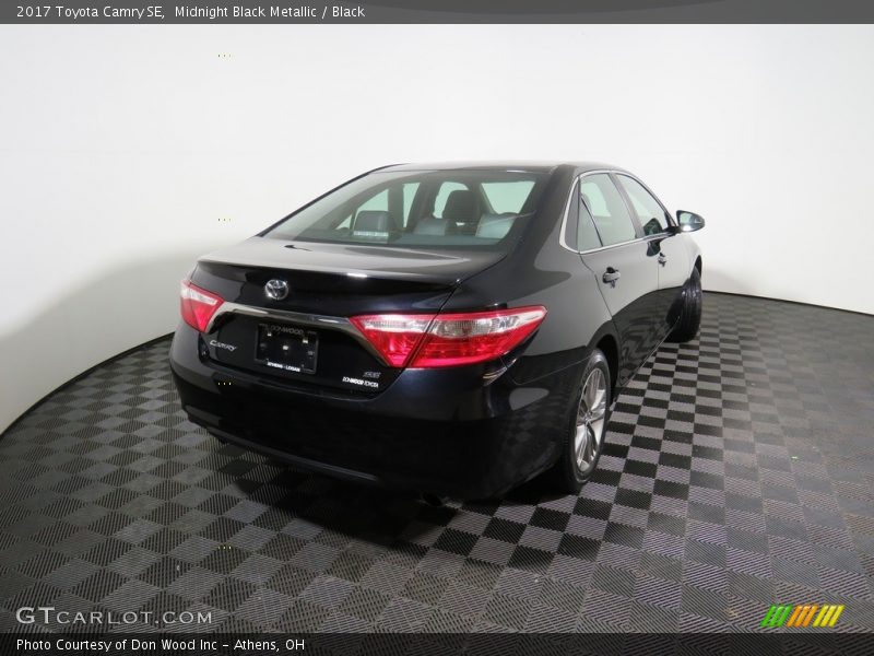Midnight Black Metallic / Black 2017 Toyota Camry SE