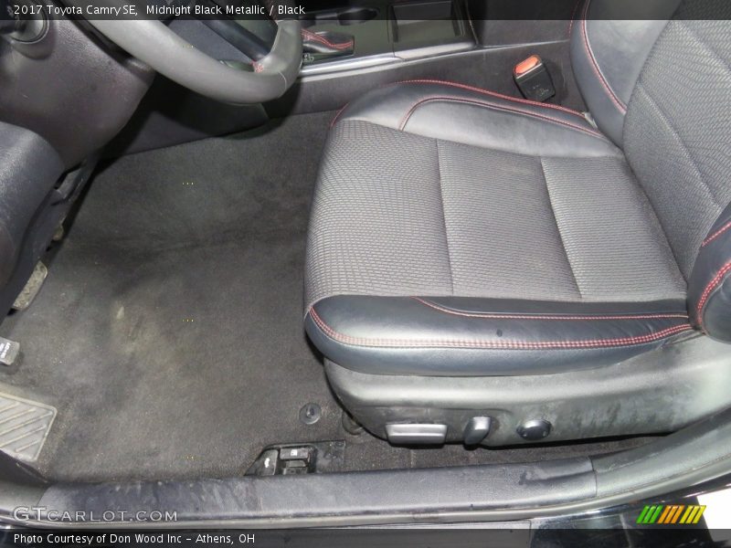 Midnight Black Metallic / Black 2017 Toyota Camry SE