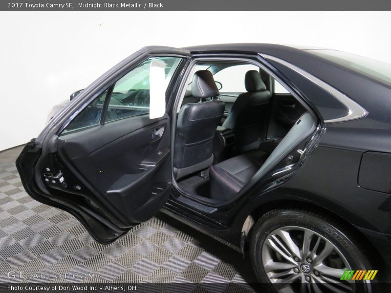 Midnight Black Metallic / Black 2017 Toyota Camry SE