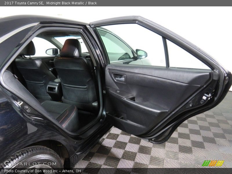 Midnight Black Metallic / Black 2017 Toyota Camry SE