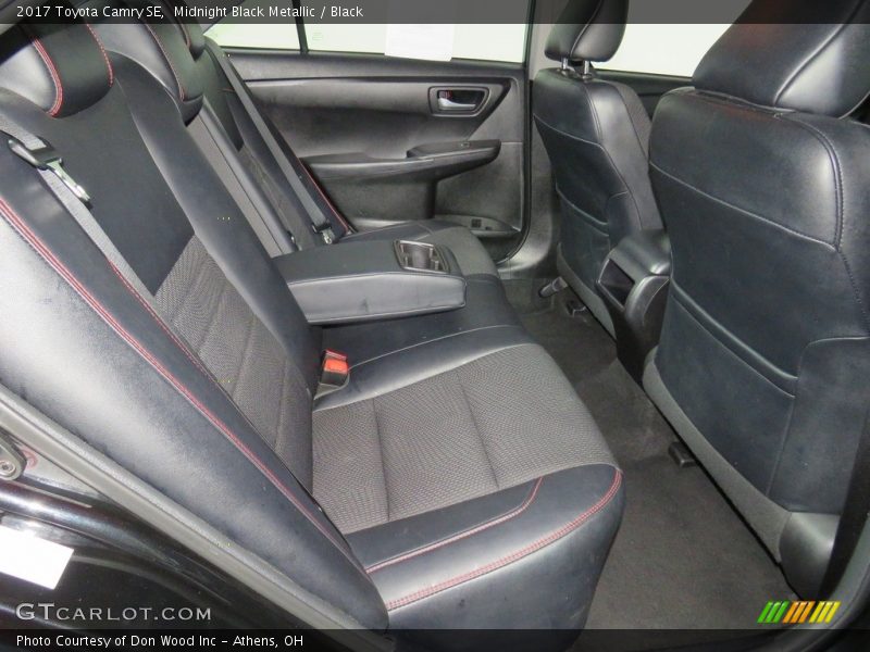 Midnight Black Metallic / Black 2017 Toyota Camry SE