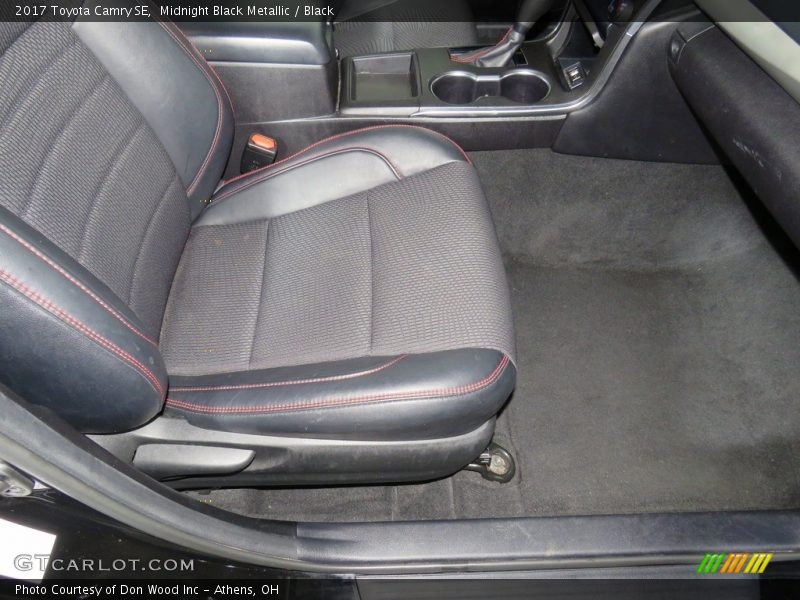 Midnight Black Metallic / Black 2017 Toyota Camry SE