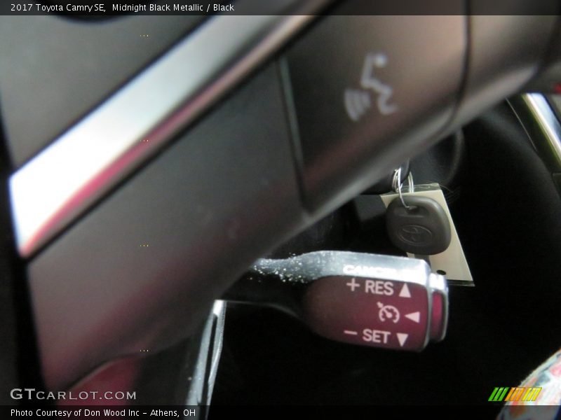 Midnight Black Metallic / Black 2017 Toyota Camry SE
