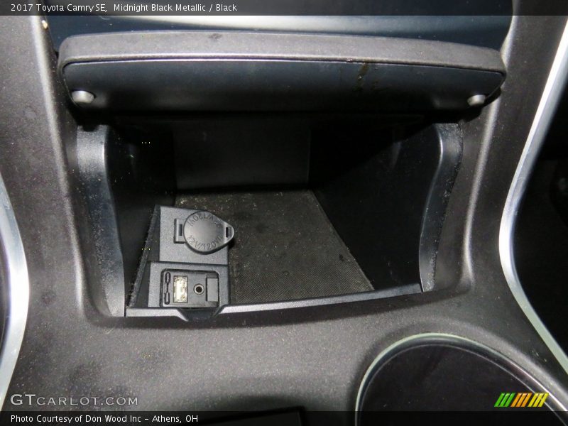 Midnight Black Metallic / Black 2017 Toyota Camry SE