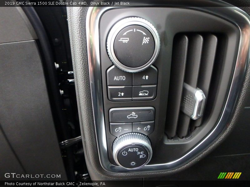 Controls of 2019 Sierra 1500 SLE Double Cab 4WD