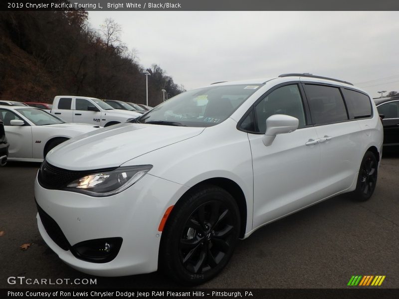 Bright White / Black/Black 2019 Chrysler Pacifica Touring L