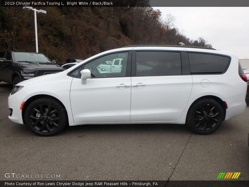 Bright White / Black/Black 2019 Chrysler Pacifica Touring L