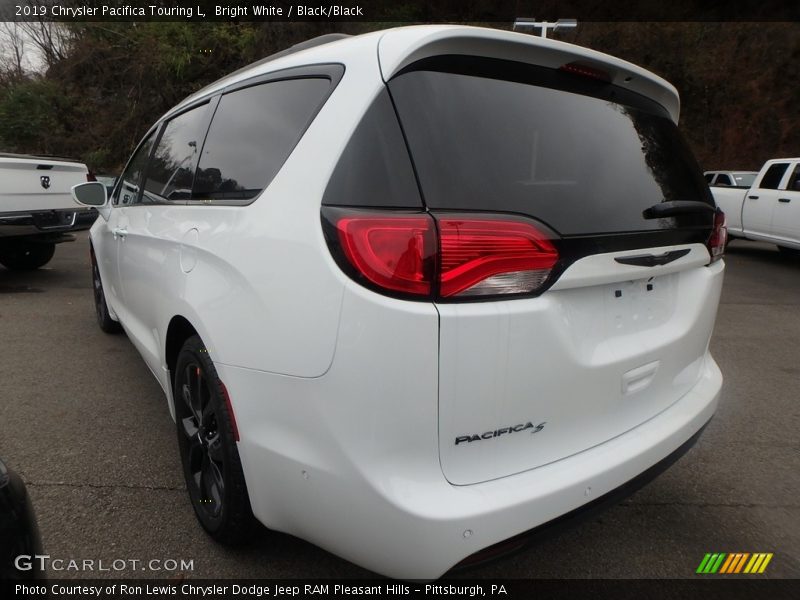 Bright White / Black/Black 2019 Chrysler Pacifica Touring L