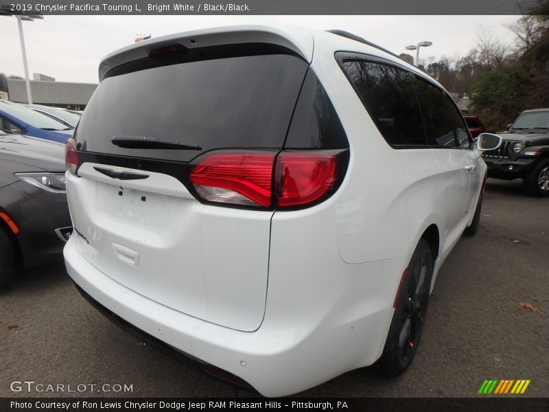 Bright White / Black/Black 2019 Chrysler Pacifica Touring L