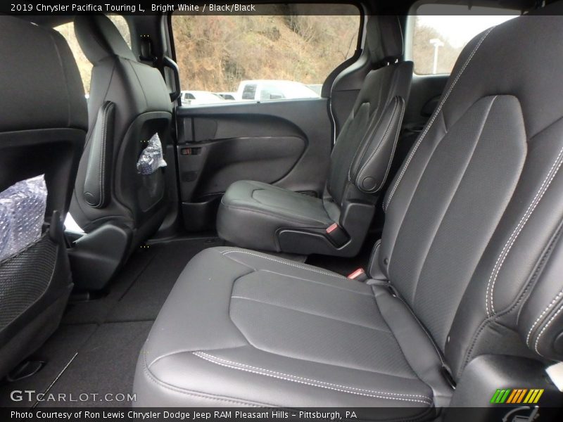 Bright White / Black/Black 2019 Chrysler Pacifica Touring L