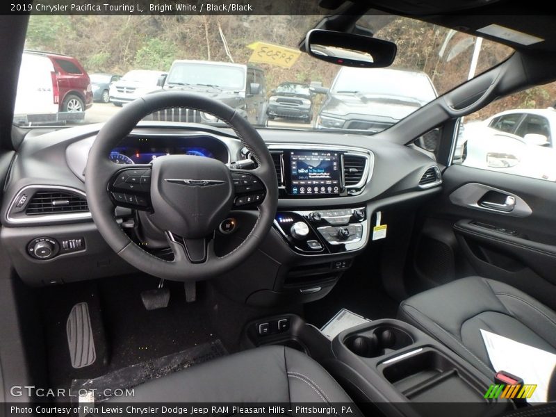 Bright White / Black/Black 2019 Chrysler Pacifica Touring L