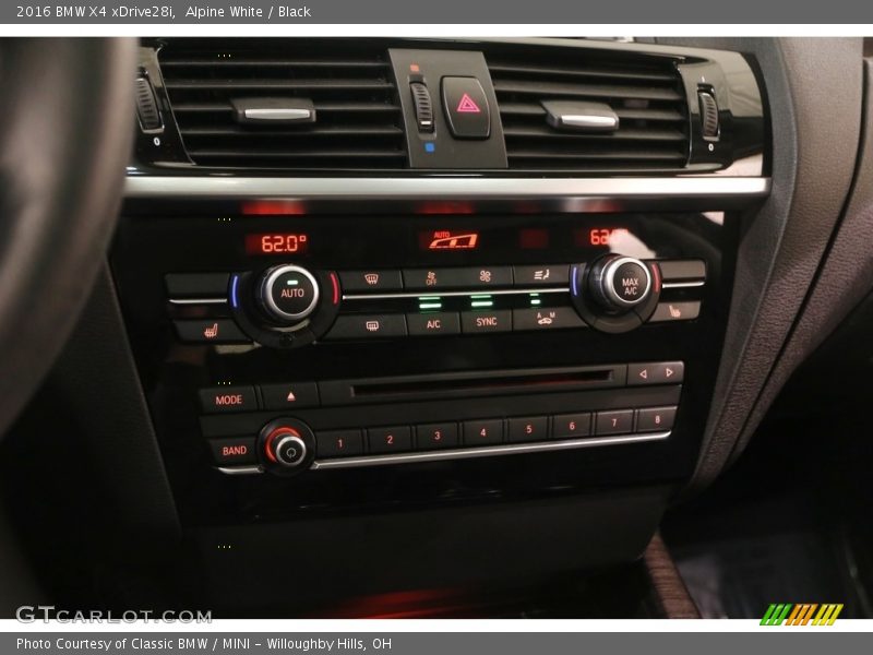 Alpine White / Black 2016 BMW X4 xDrive28i