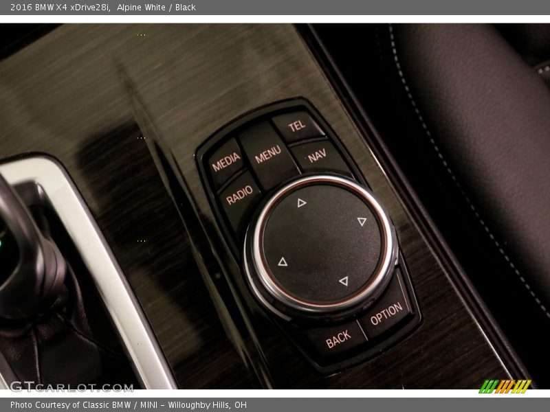 Alpine White / Black 2016 BMW X4 xDrive28i