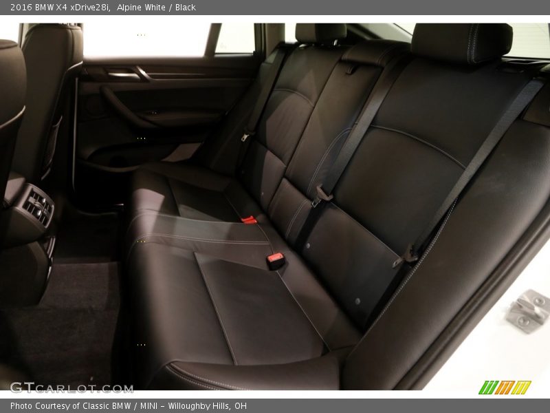 Alpine White / Black 2016 BMW X4 xDrive28i